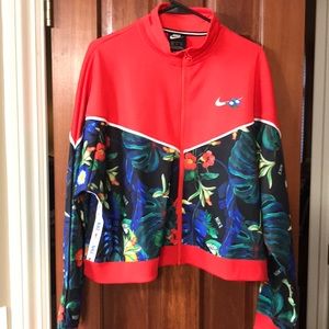 Nike short jogging jacket